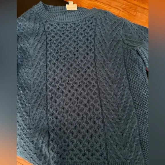 Small lot of sweaters Old Navy and St John’s Bay - Picture 2 of 6